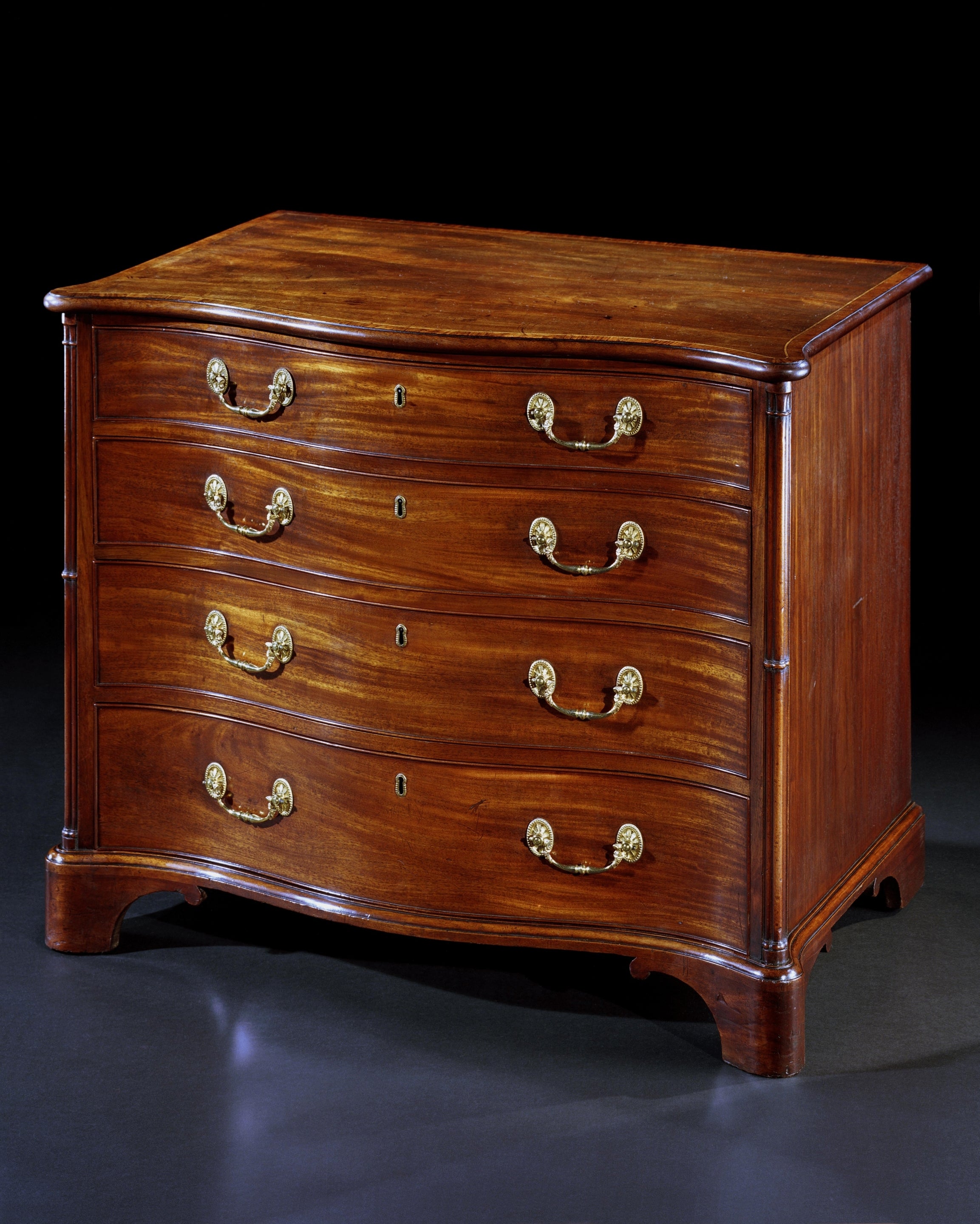 A George III Mahogany Serpentine Chest of Drawers (4431711) For Sale