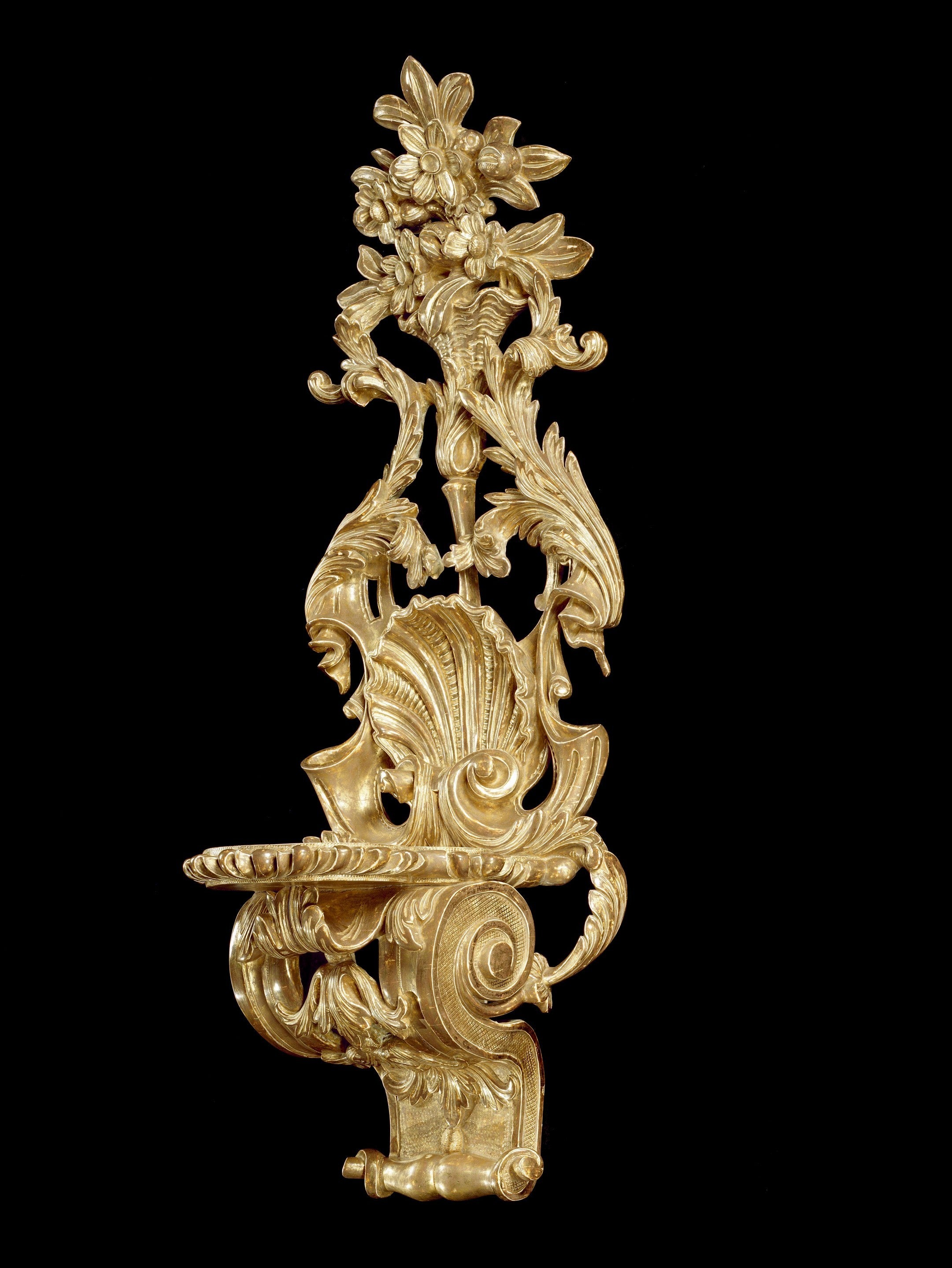 A George II Carved Giltwood Wall Bracket (4431121) For Sale