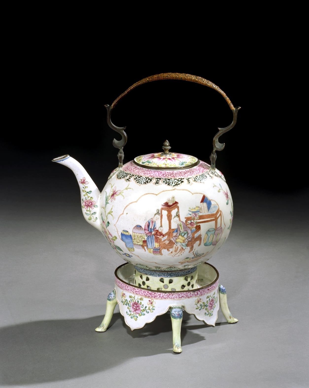 A George II Period Chinese Export Canton Enamel Tea Pot on Stand (44s/8111) For Sale