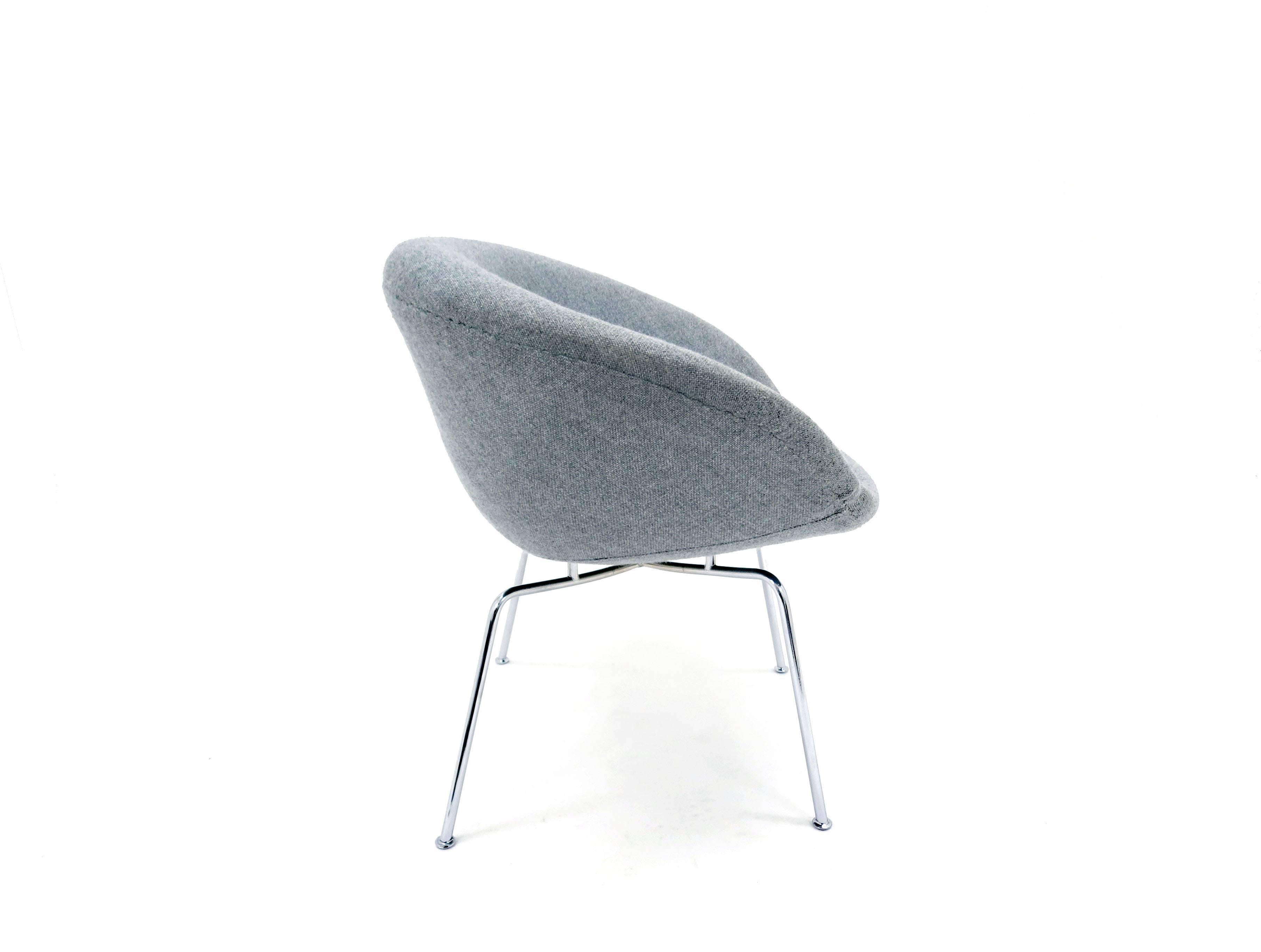 A pretty pot chair model number 3318 designed by Arne Jacobsen for Fritz Hansen in the 1950s. Grey wool upholstery on chromed tubular steel legs, all in an excellent original condition.

A rare and unusual design by Arne Jacobsen the pot chair is