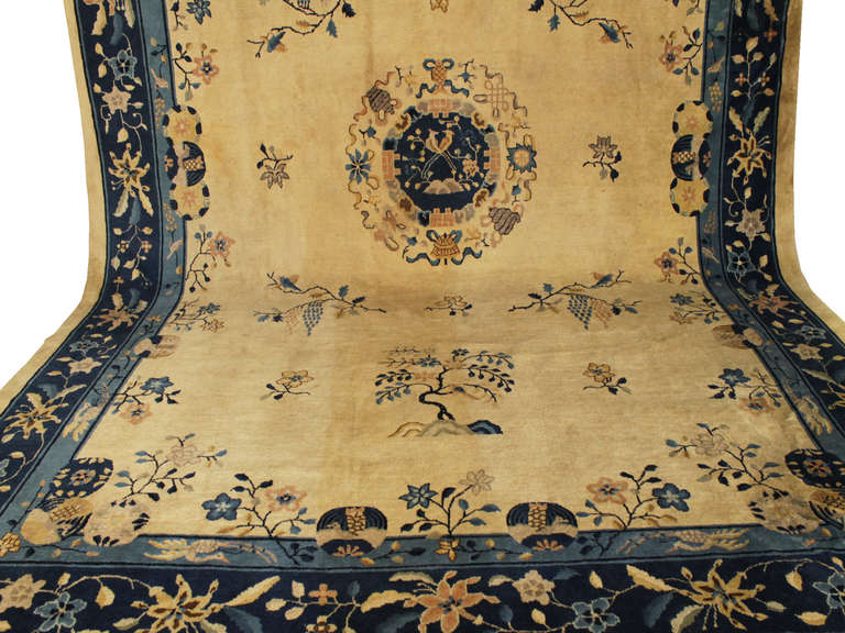 Unusual Antique Chinese rug manufactured in classical patterns, with Art deco influences.
The Ivory background shows the medallion surrounded, by  far-eastern designs and multiple delicate botanical motif.
This Chinese Peking piece has a beautiful