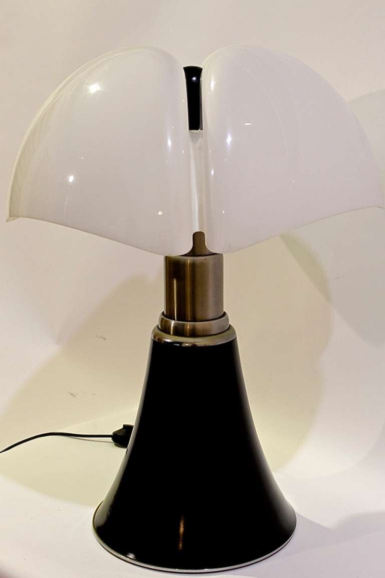 Italian Early Edition Table Lamp designed by Gae Aulenti Mod. Pipistrello, Italy 1966