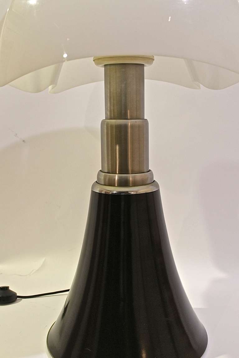 Early Edition Table Lamp designed by Gae Aulenti Mod. Pipistrello, Italy 1966 In Excellent Condition In Barcelona, ES