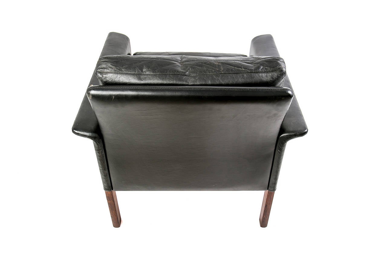 Original Well Preserved Hans Olsen Black Leather Armchair In Good Condition In Barcelona, ES
