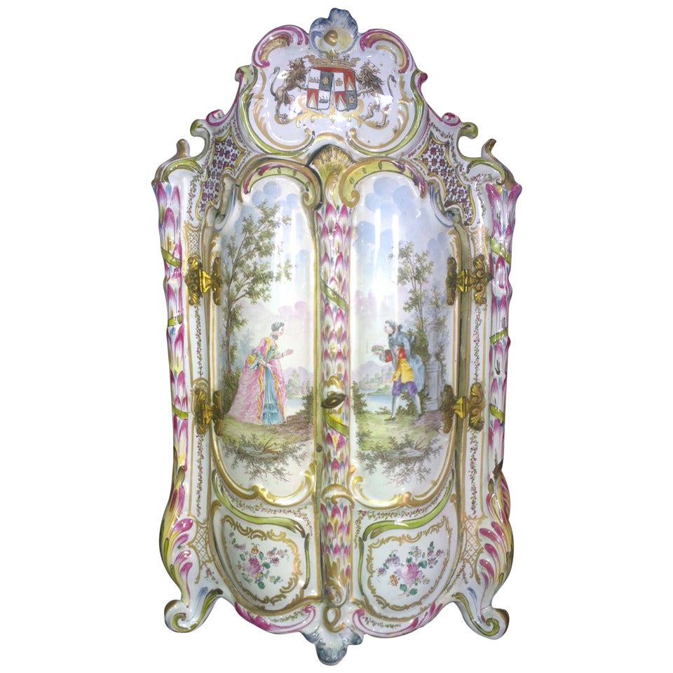 Boîte à bijoux du XVIIIe siècle en forme d
armoire miniature