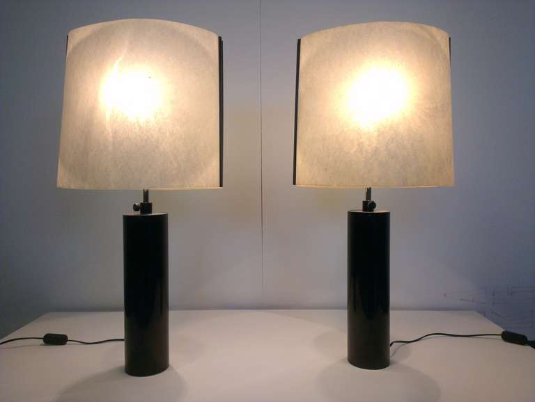 Pair of stilnovo table lamps 1970, black laquered metal, parchment shade, size adjustable in height by telescopic boom,  marked 