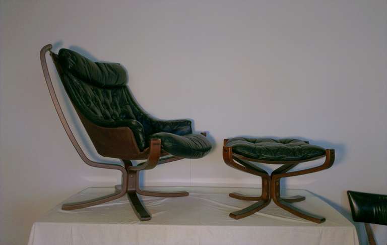 chair with ottoman bentwood frame in walnut, seat and back in black leather mod. Viking- Poltrona Frau 1960