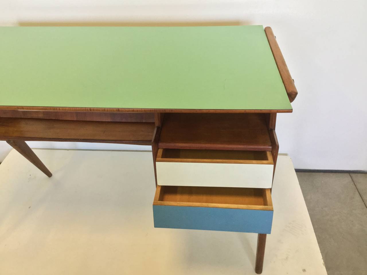 Mid-20th Century Exceptional desk attr. GIO PONTI 1950