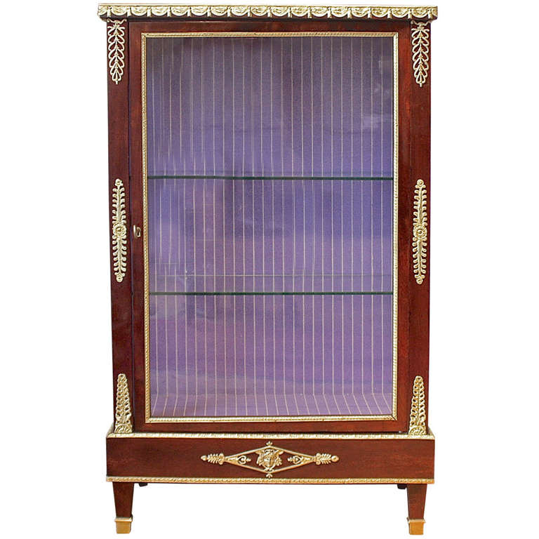 Französische Mahagoni Messingbeschläge montiert Louis XVI Stil Vitrine 1
