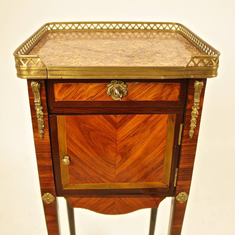 Napoleon III 19th Century Mahagony and Amaranth Center Table