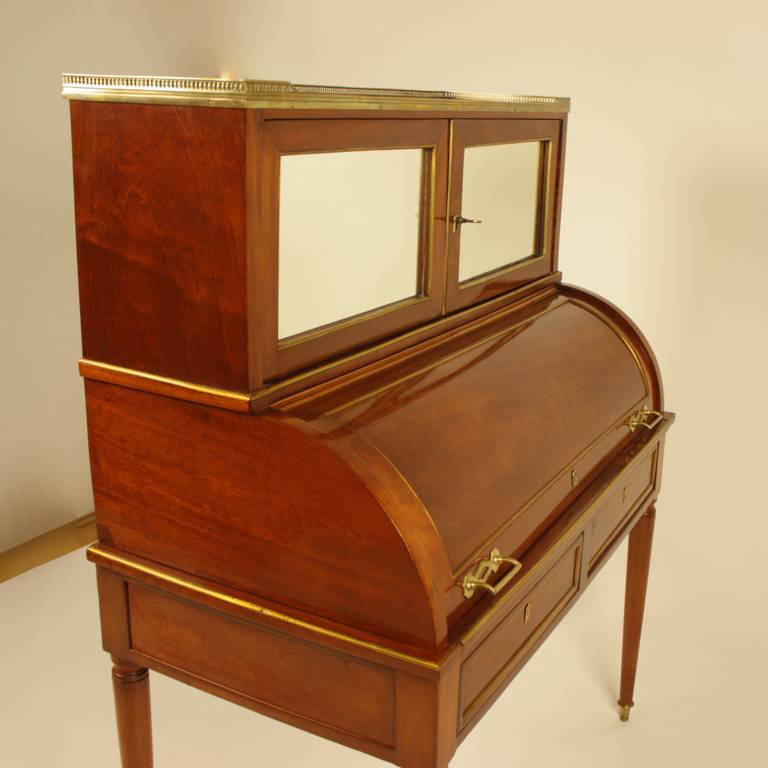 French 19th Century Brass and Mahogany veneered Directoire Style Cylinder Bureau For Sale 3