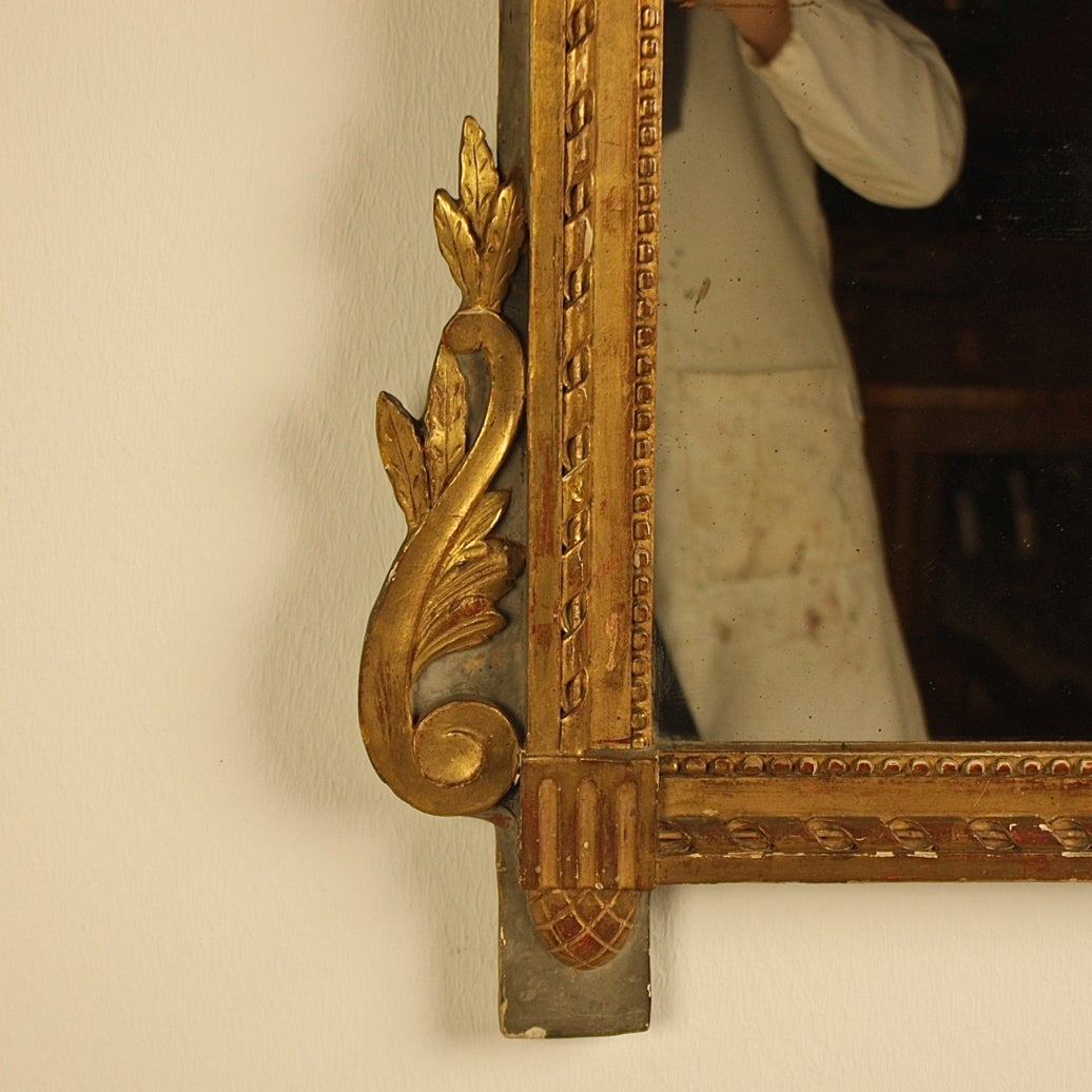 A Louis XVI Provincial Giltwood and Grey Painted Mirror, late 18th Century In Good Condition In Berlin, DE