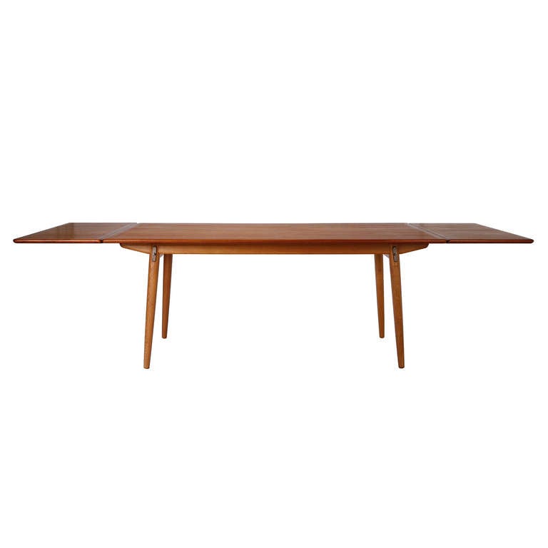Scandinavian Modern Extendable Dining Table By Hans Wegner For Sale