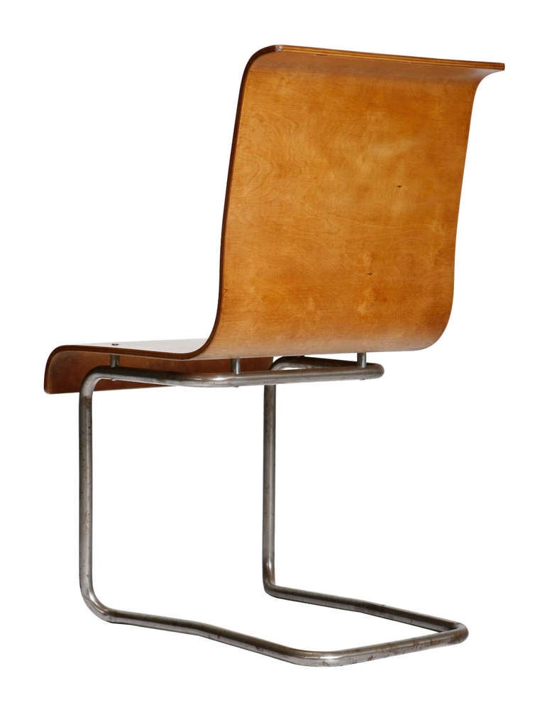 A rare cantilever chair with a tubular steel base and integrated seat and back in moulded birch plywood. Designed by Alvar Aalto in 1930. Made by Hounekalu -ja Rakennustyötehdas, Finland.