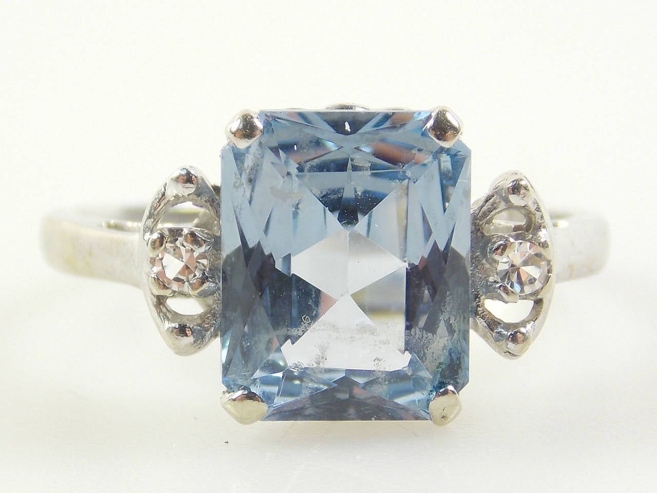 Antique Art Deco Aquamarine and Diamond White Gold Ring, circa 1930