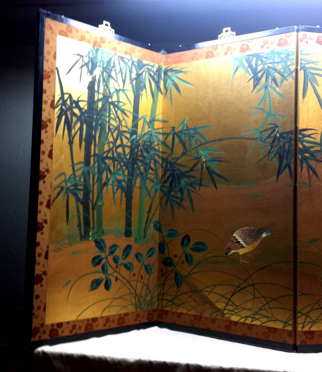 Beautiful Large Asian Screen, Byobu or Paravent Painted with Birds on Gold Leaf In Good Condition In Bavaria, Munich, DE