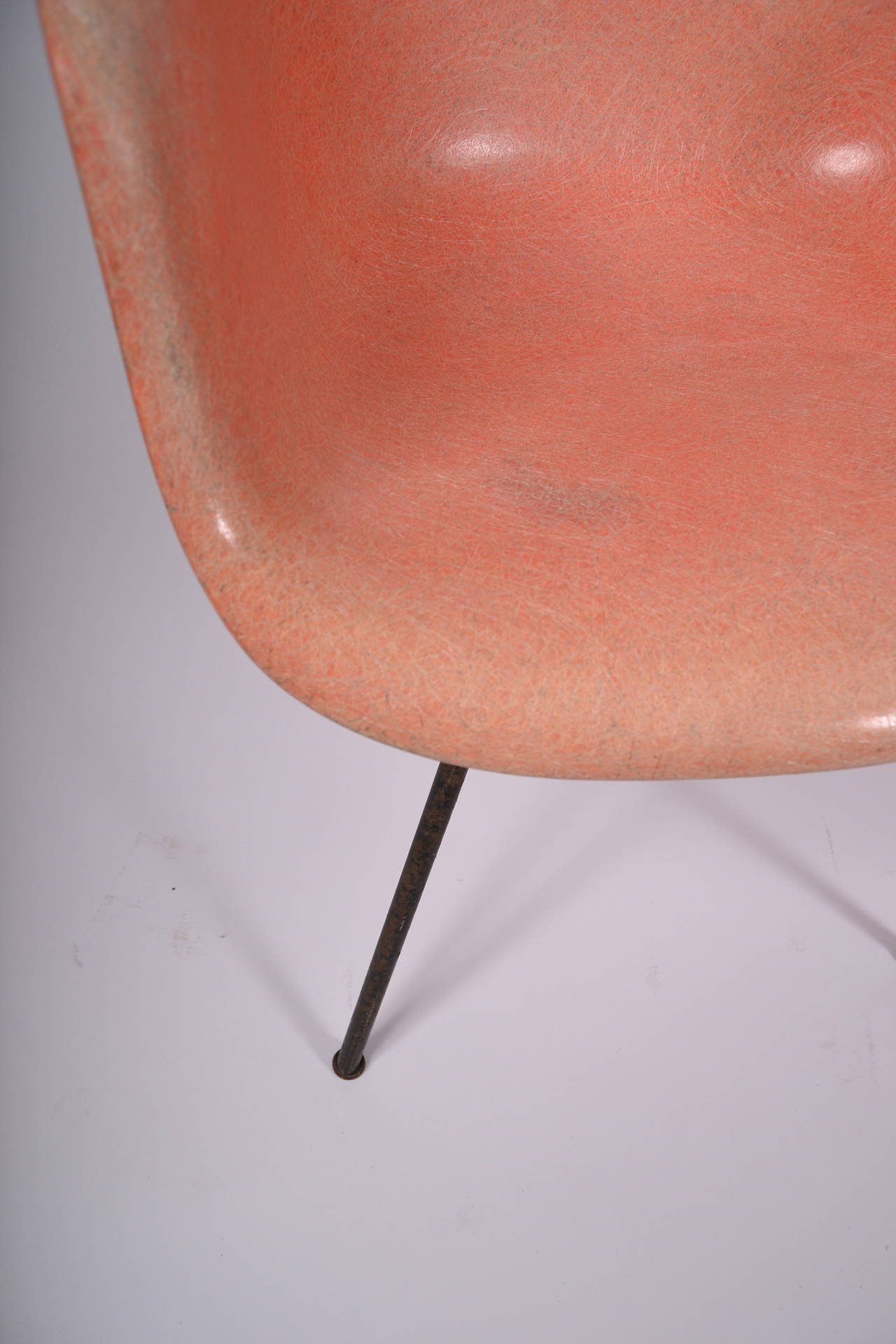 Eames Rope Edge Zenith Rare DAX Salmon Fiber Glass Armchairs In Excellent Condition In Copenhagen, DK