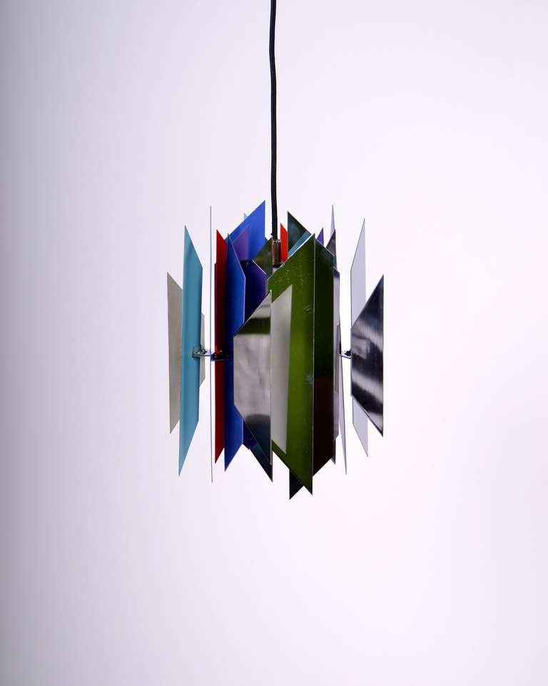 Simon Henningsen Divan 2 Tivoli Pendant

Designed for the Tivoli gardens Restaurant Divan 2

Simon Henningsen is son of Poul Henningsen

The lamp has been taken apart and gently polished