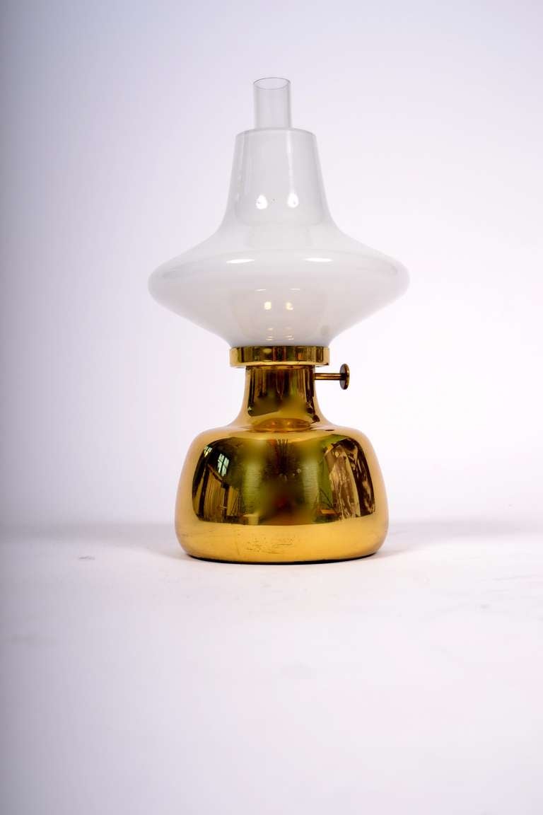 Henning Koppel Petronella oil lamp.

Koppel designed the lamp in 1962 at his good freind Poul Henningsen´s request

this is the early Louis Poulsen model.

outside glass shade in white opal glass inside glass in thin transparrent glass.

no