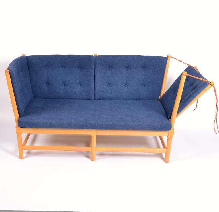 Børge Mogensen Tremmesofa 1789 By Fritz Hansen

Very nice and clean 

Cushions with Divina Melange wool by Kvadrat

Frame in beech