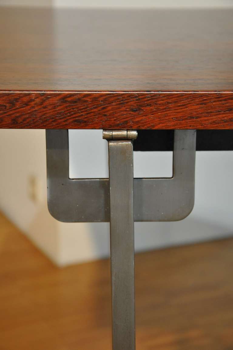 Rare Wegner Desk in Rosewood In Excellent Condition In Copenhagen, DK
