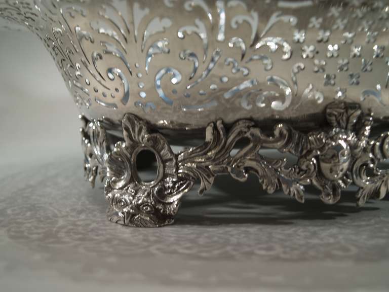 Sterling Silver Cake Basket In Excellent Condition For Sale In Hollywood, CA