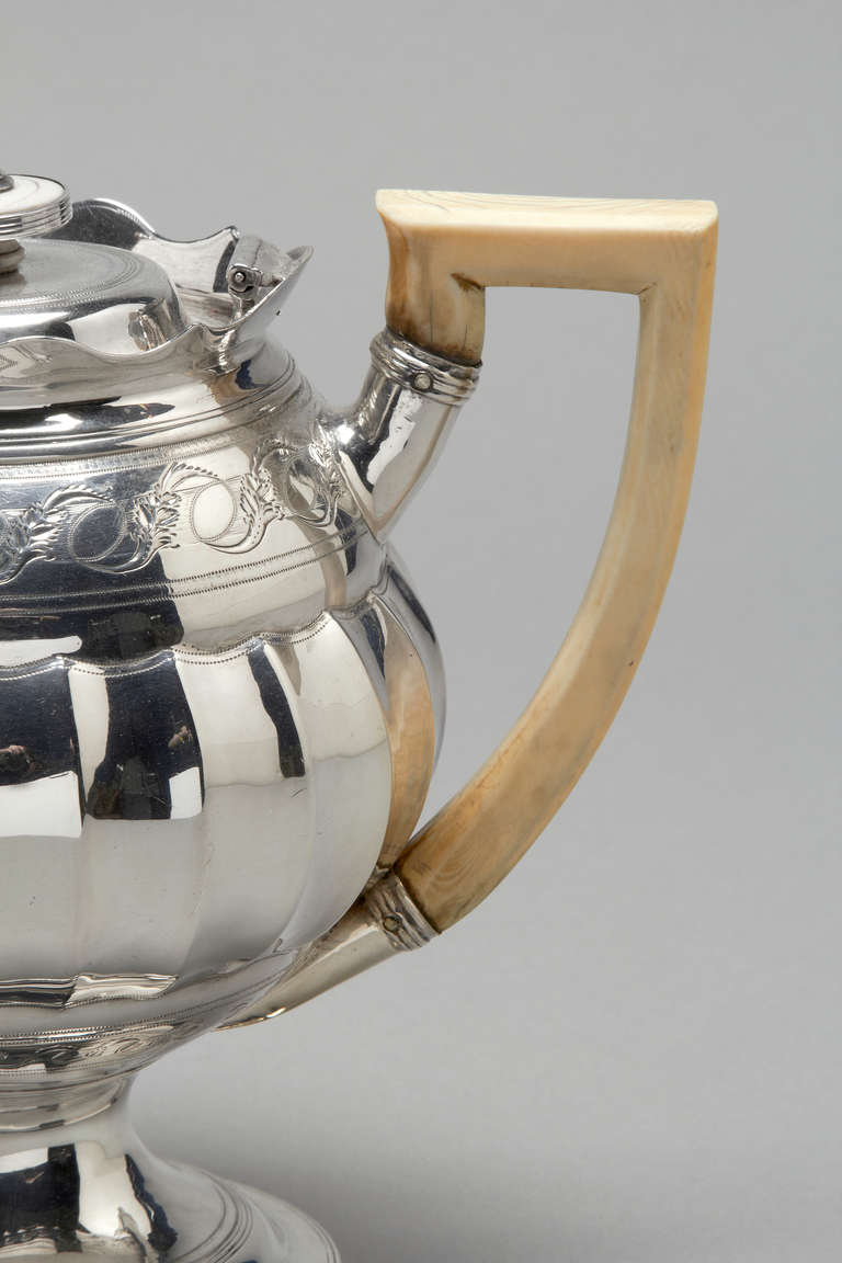 Antique Sterling Silver Tea and Coffee service In Excellent Condition In West Hollywood, CA