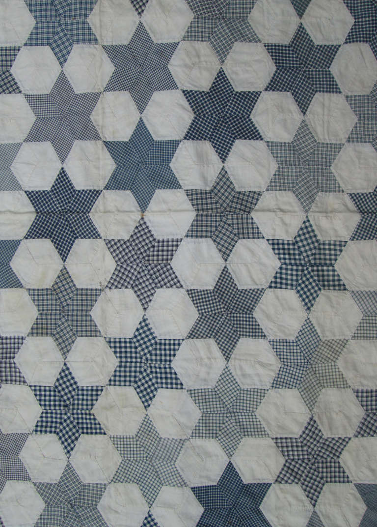 American Quilt, Star of David pattern, Blue and White, circa 1900 In Excellent Condition For Sale In Warwick, NY