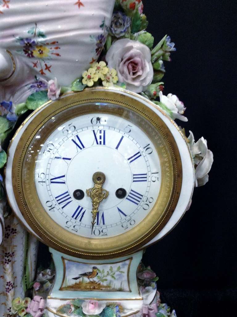 Late 19th Century German Porcelain Mantle Clock Set In Excellent Condition In Nice, Provence/Côte d'Azur