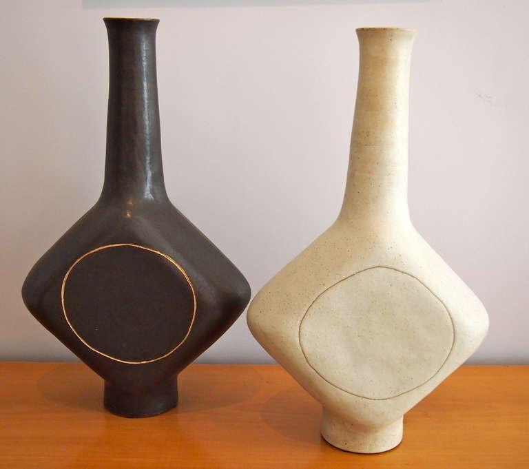 Pair of 1980's Ceramic Vases by Bruno Gambone In Excellent Condition In Paris, FR