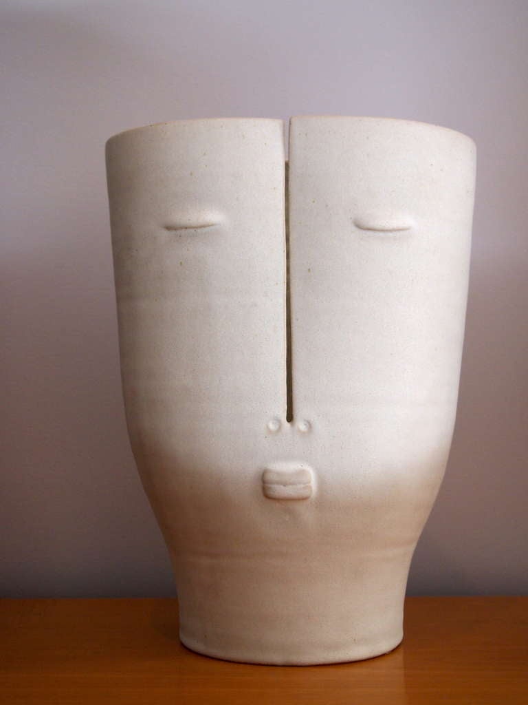 Vase "Idole" en grès émaillé contemporain de Les Dalo