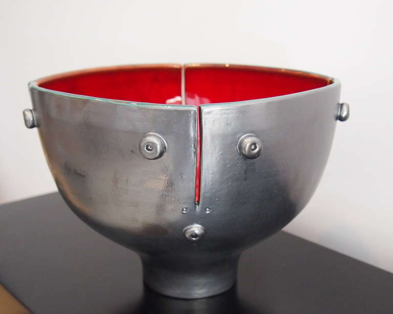 'Quatre visages' ('Four faces') metallic grey ceramic cup with red enameled inside by Les Dalo.