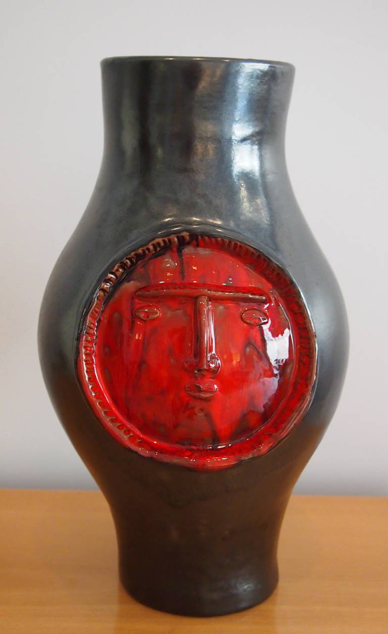 Big black enameled ceramic vase with shiny red medallion from brothers Cloutier French ceramists.
Signed: Cloutier RJ.

Bibliog : Les Freres Cloutier, by P.Favardin , page 37