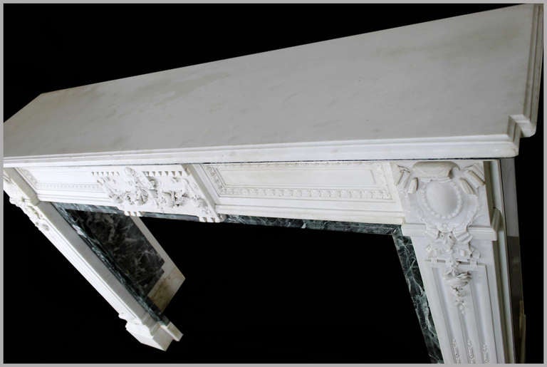 Antique Adam Style Fireplace Chimneypiece in Statuary Carrara Marble from the 19th Century For Sale 3