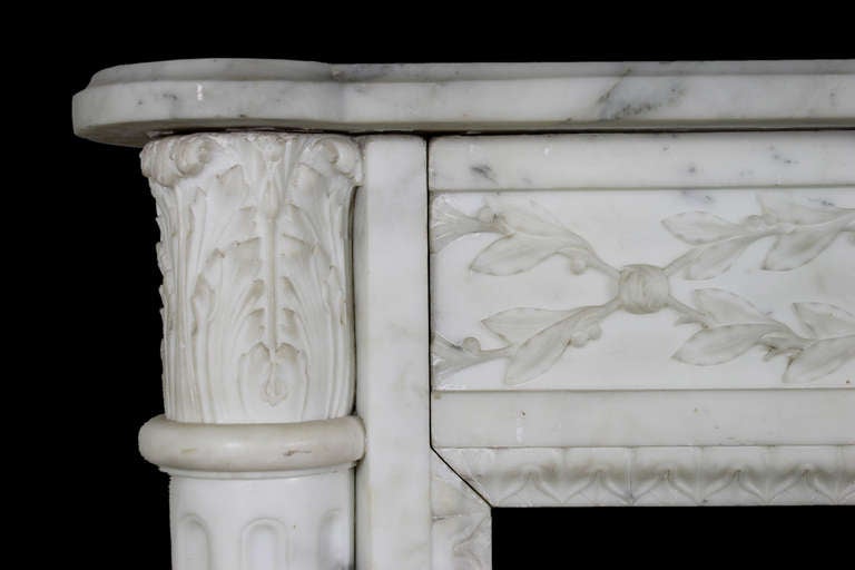 Italian Antique L. XVI fireplace chimneypiece in Statuary Carrara marble, 19th century For Sale