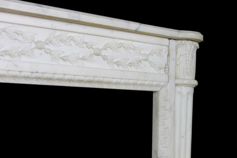 Antique L. XVI fireplace chimneypiece in Statuary Carrara marble, 19th century For Sale 1