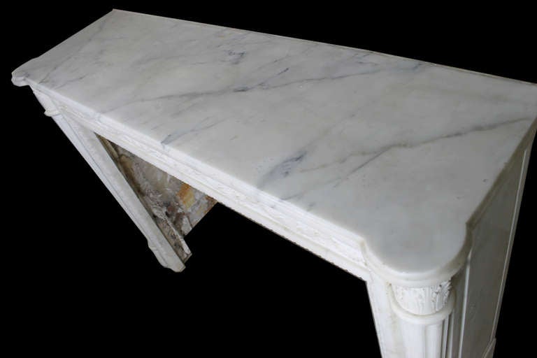 Antique L. XVI fireplace chimneypiece in Statuary Carrara marble, 19th century For Sale 3