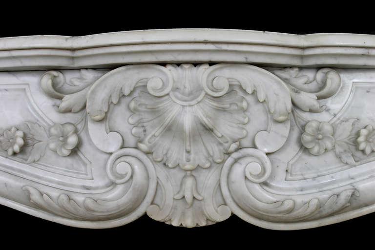 Italian Antique Louis XV floreal fireplace chimneypiece in Carrara marble, 19th century For Sale