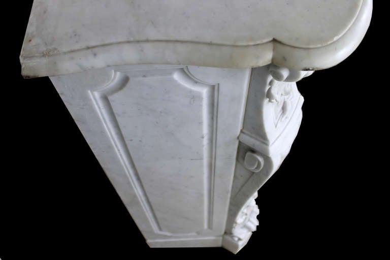 Antique Louis XV floreal fireplace chimneypiece in Carrara marble, 19th century For Sale 3