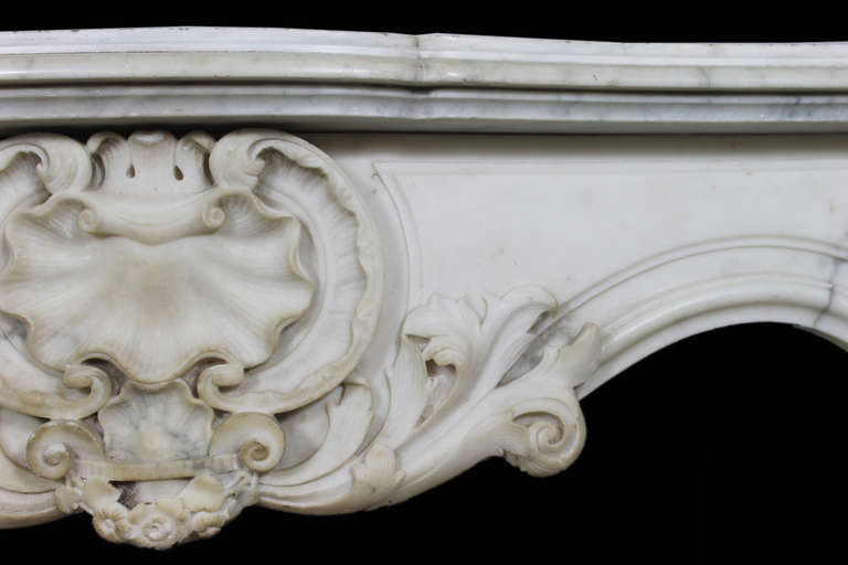 Italian Antique Louis XV fireplace in Statuary Carrara marble, early 19th century For Sale