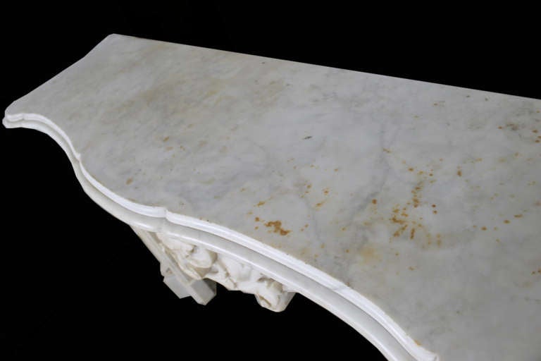 Antique Louis XV fireplace in Statuary Carrara marble, early 19th century For Sale 3