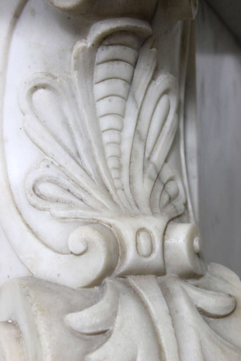 Antique Louis XV fireplace in Statuary Carrara marble, early 19th century For Sale 2