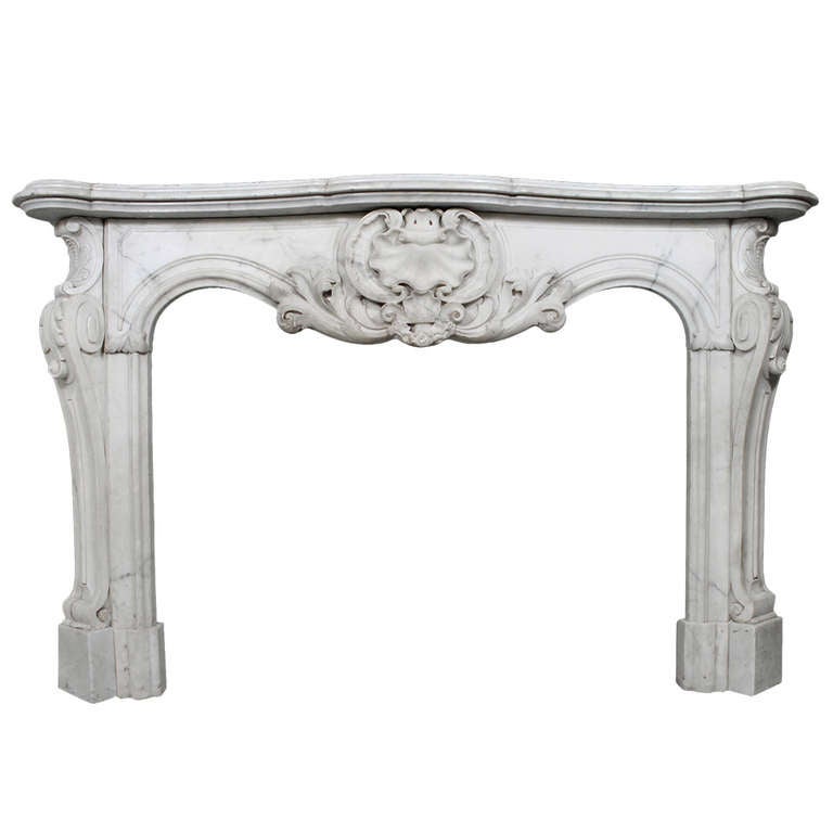 Antique Louis XV fireplace in Statuary Carrara marble, early 19th century For Sale