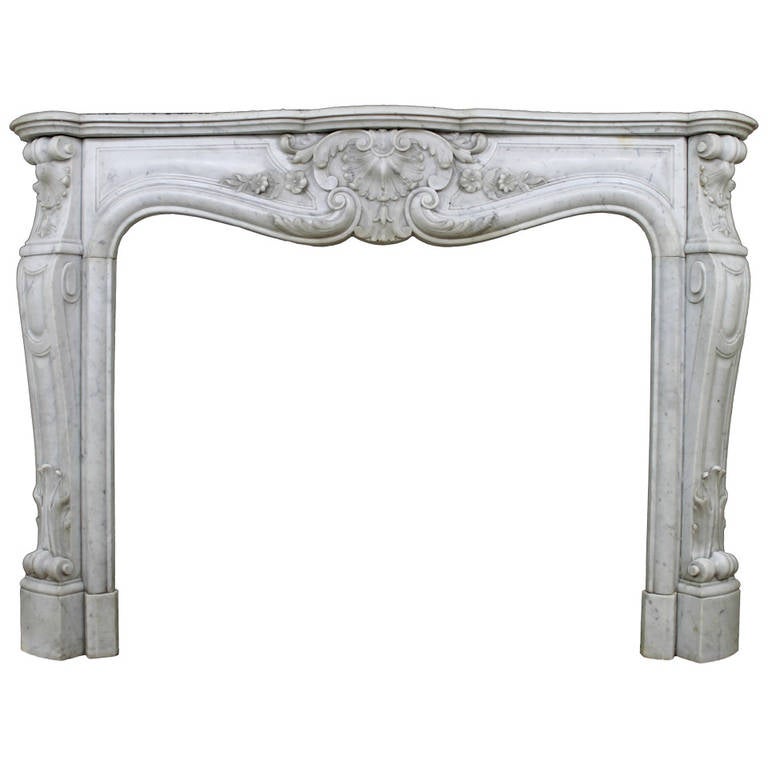 Antique Louis XV floreal fireplace chimneypiece in Carrara marble, 19th century For Sale