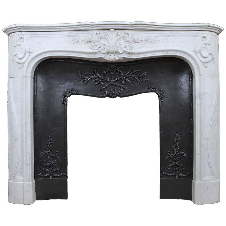 Antique "Majorelle" Fireplace Chimneypiece in White Carrara Marble, 19th Century For Sale