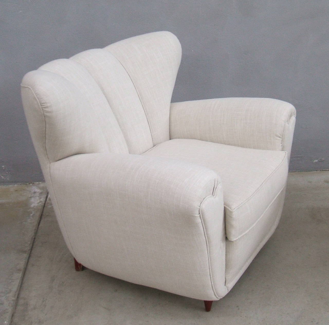 Italian Pair of Lounge Chairs in the Style of Guglielmo Ulrich