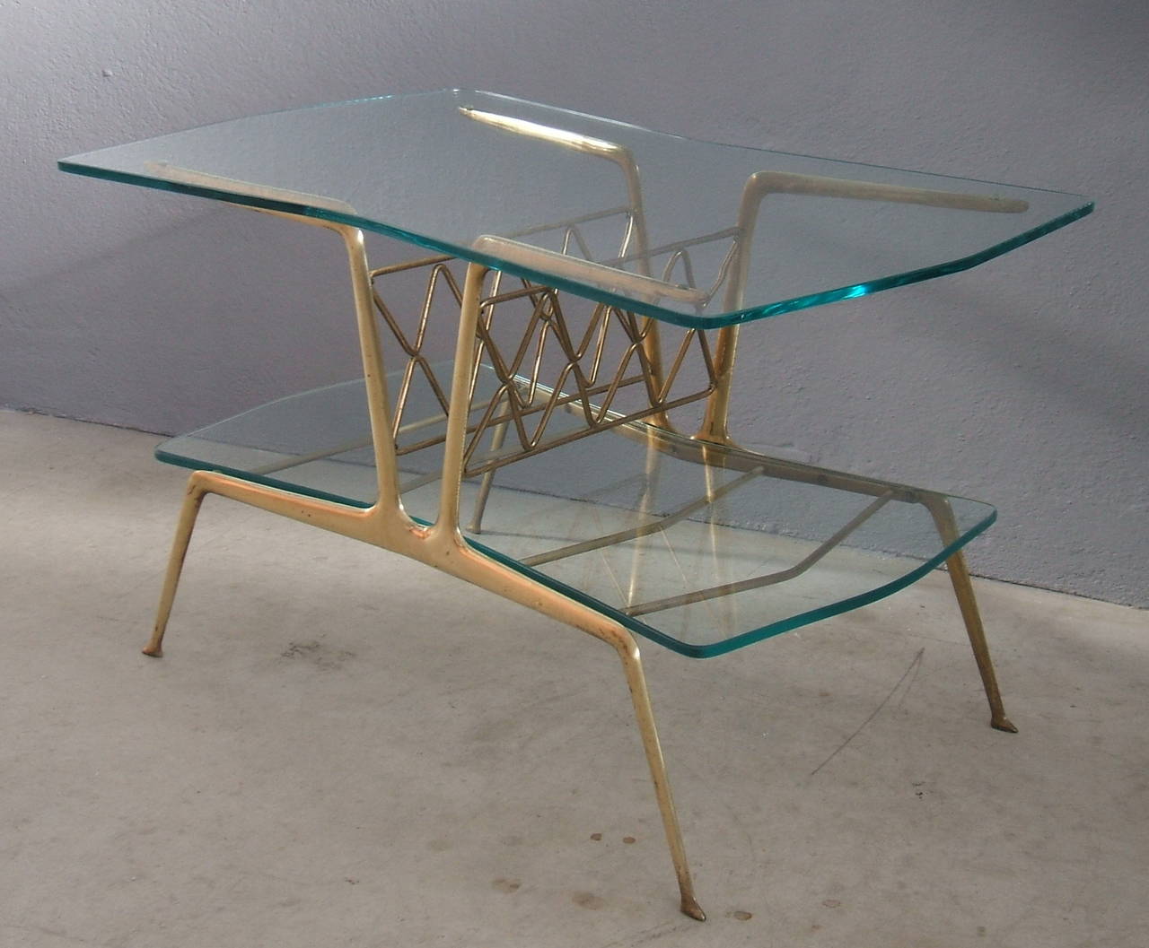 Gio Ponti Style Magazine Coffee Table with Magazine Rack In Excellent Condition In Piacenza, Italy