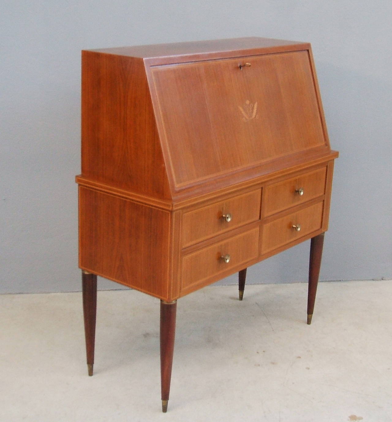 Elegant bureau with four drawers in the front and two inside. Inlaid on the front.