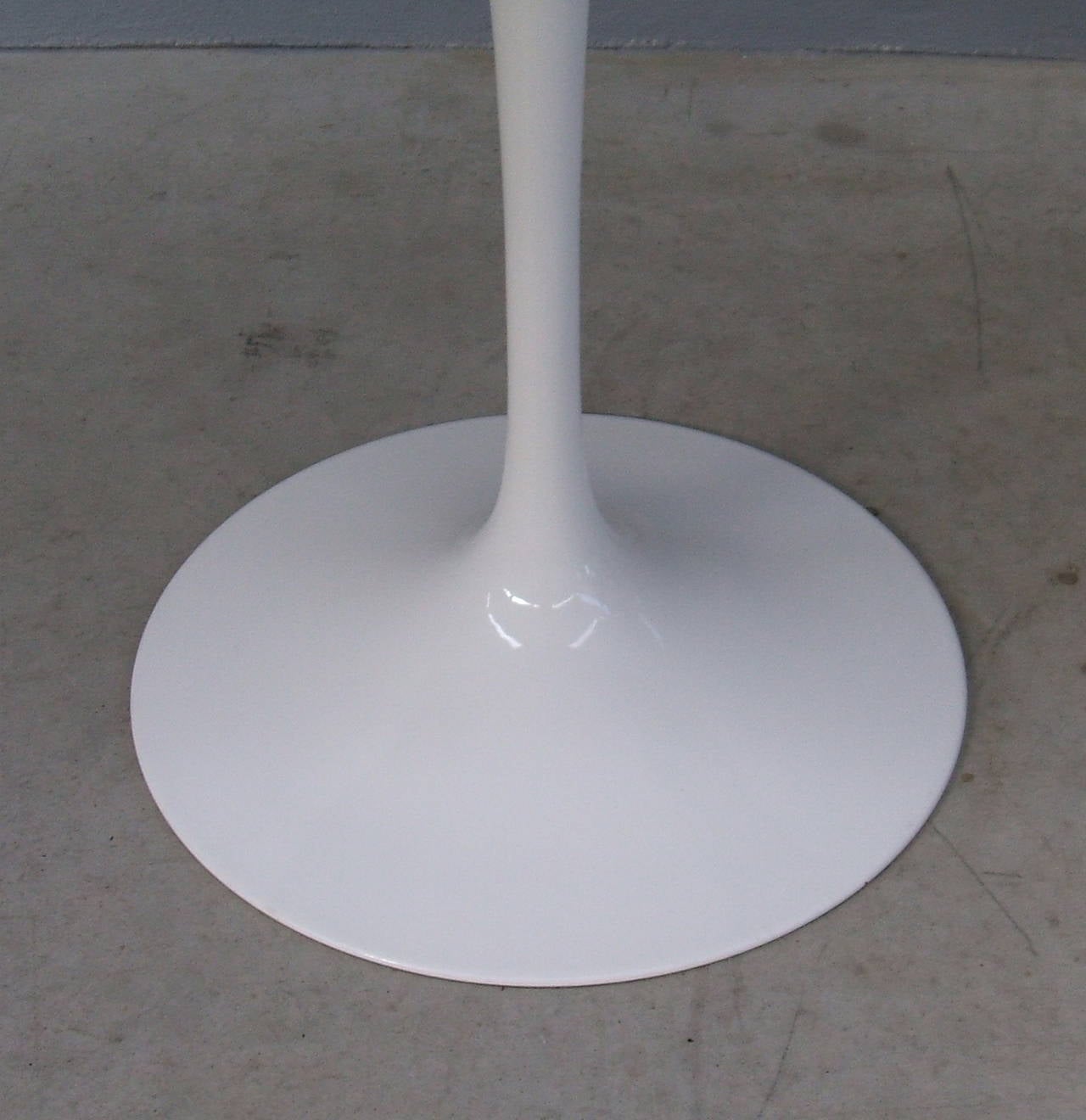 Mid-Century Modern Marble-Top Tulip Table by Eero Saarinen for Knoll International