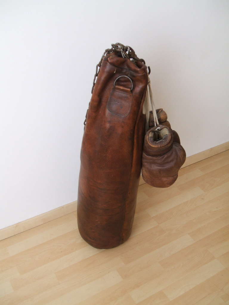 Historic Leather Punching Bag In Excellent Condition In Piacenza, Italy